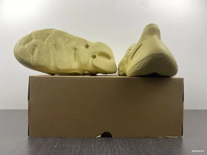 Foam Adidas GV6775 RNNR Yeezy Sulfur 0512